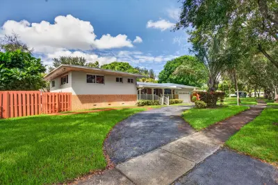 291 SW 60th Ave, Plantation: photo 1 of 40