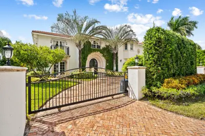 708 SE 7th St, Delray Beach: photo 1 of 47