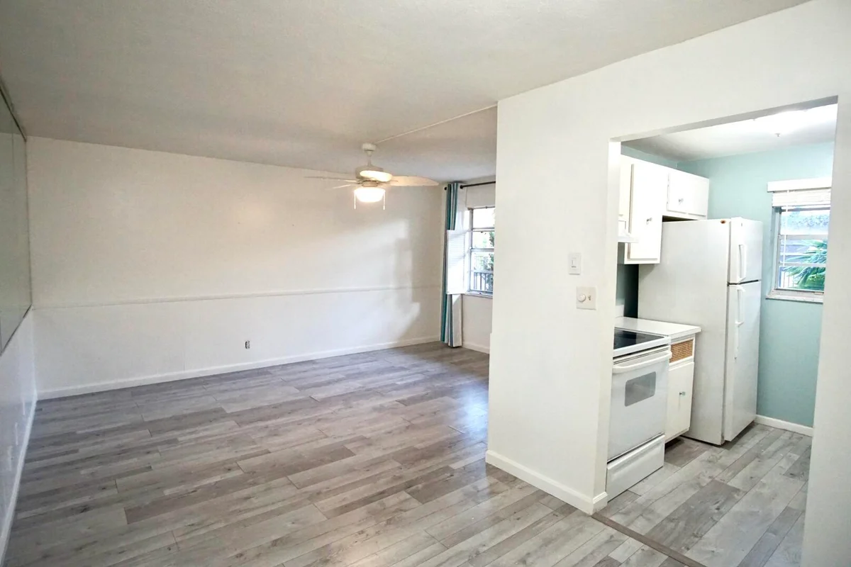205 NE 3rd St #203, Boynton Beach: photo 1 of 15