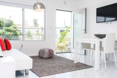 801 15th St #208, Miami Beach: photo 1 of 13