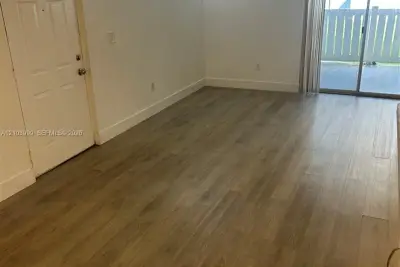 18870 NW 57th Ave #104, Hialeah: photo 1 of 15