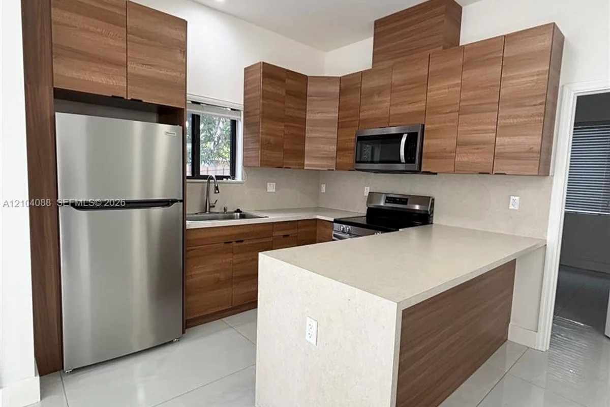 5737 Cleveland St #1, Hollywood: photo 1 of 8