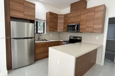 5737 Cleveland St #1, Hollywood: photo 1 of 8