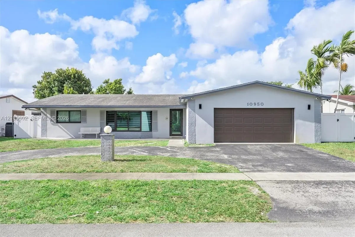 10950 NW 16th Ct, Pembroke Pines: photo 1 of 39