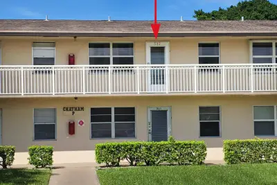 327 Chatham P, West Palm Beach: photo 1 of 30