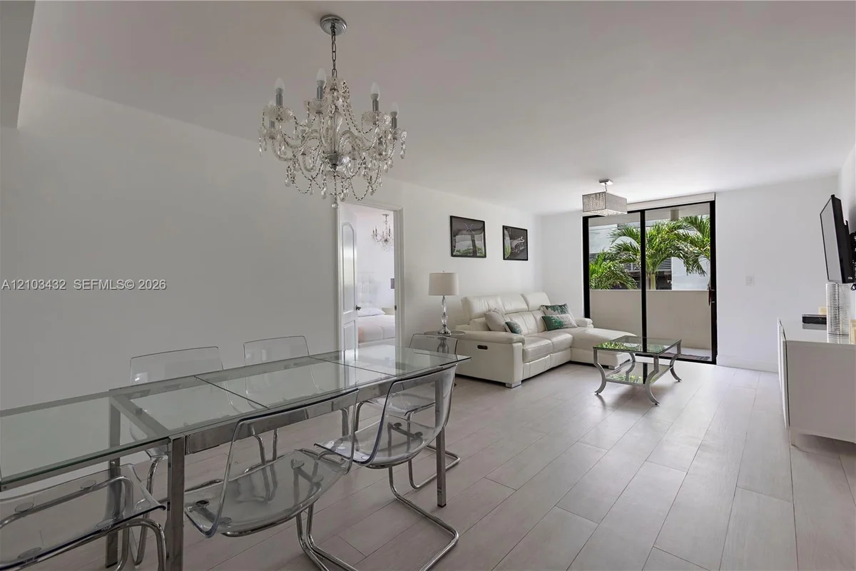 1621 Collins Ave #206, Miami Beach: photo 1 of 9