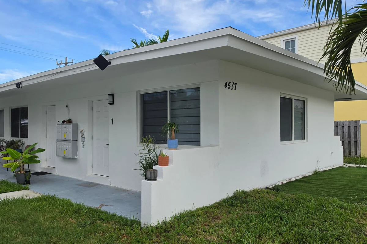4537 Poinciana St #1, Lauderdale-by-the-Sea: photo 1 of 8