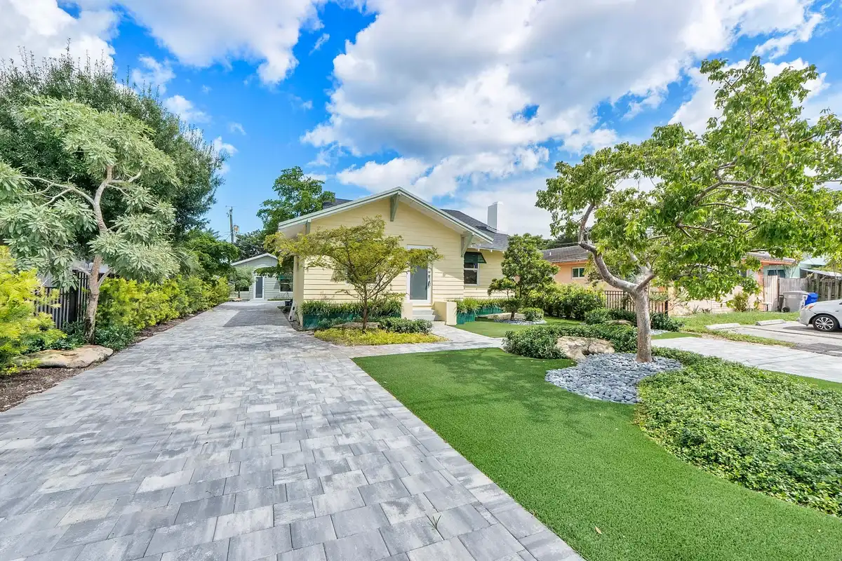 216 NE 23rd Ave, Pompano Beach: photo 1 of 35
