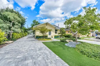 216 NE 23rd Ave, Pompano Beach: photo 1 of 35