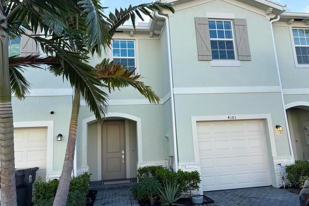4181 Lagoon Shore Dr, Lake Worth: photo 1 of 39
