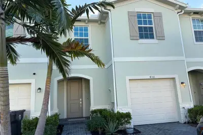 4181 Lagoon Shore Dr, Lake Worth: photo 1 of 39