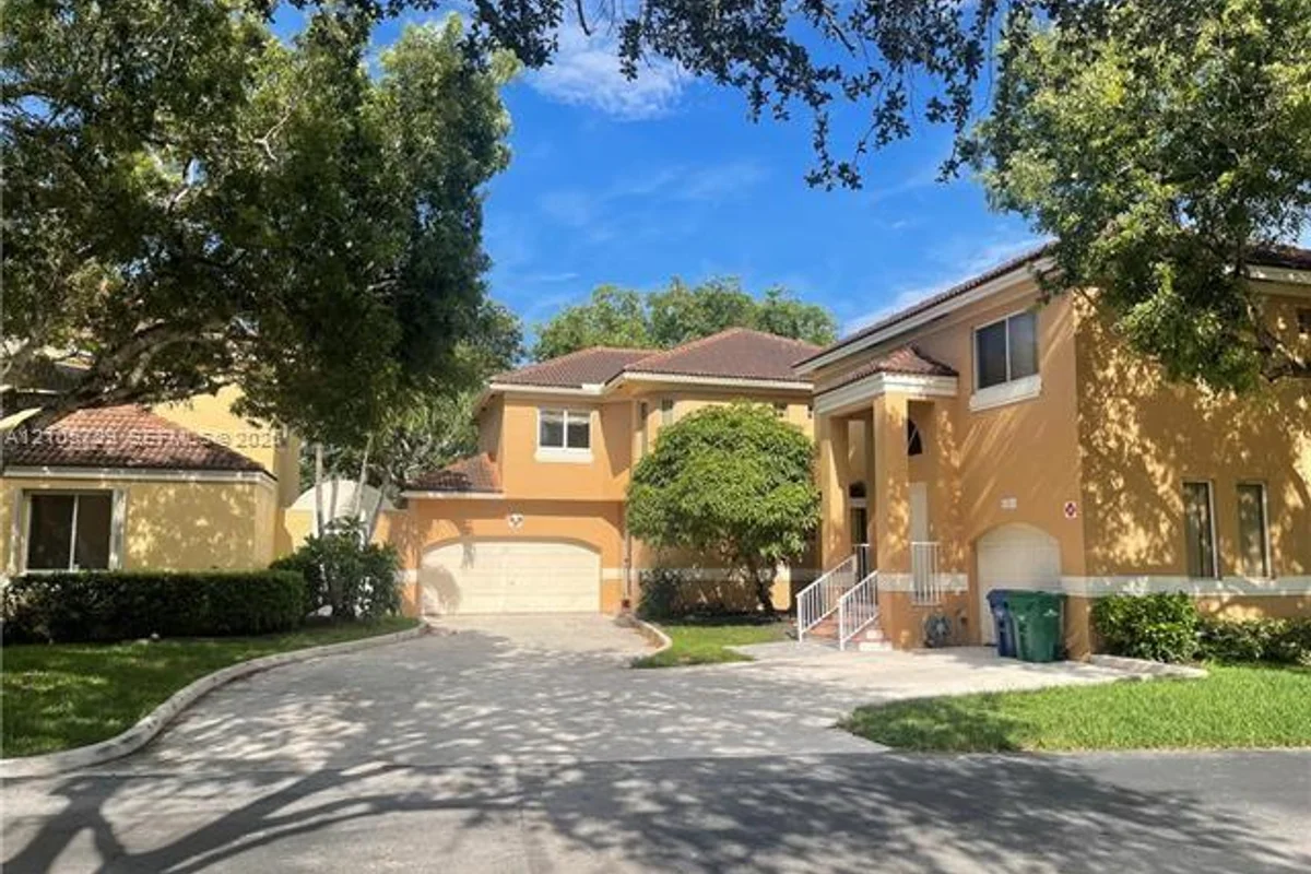 11255 Lakeview Dr #23-G, Coral Springs: photo 1 of 60