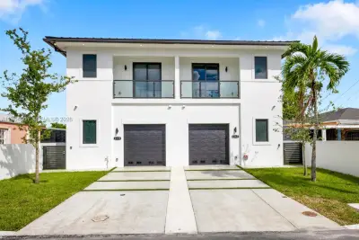 1767 NW 3 St, Miami: photo 1 of 39