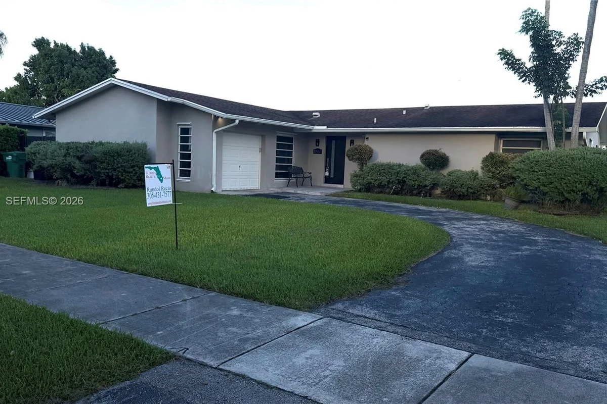 18557 SW 93rd Pl, Cutler Bay: photo 1 of 18