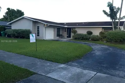 18557 SW 93rd Pl, Cutler Bay: photo 1 of 18