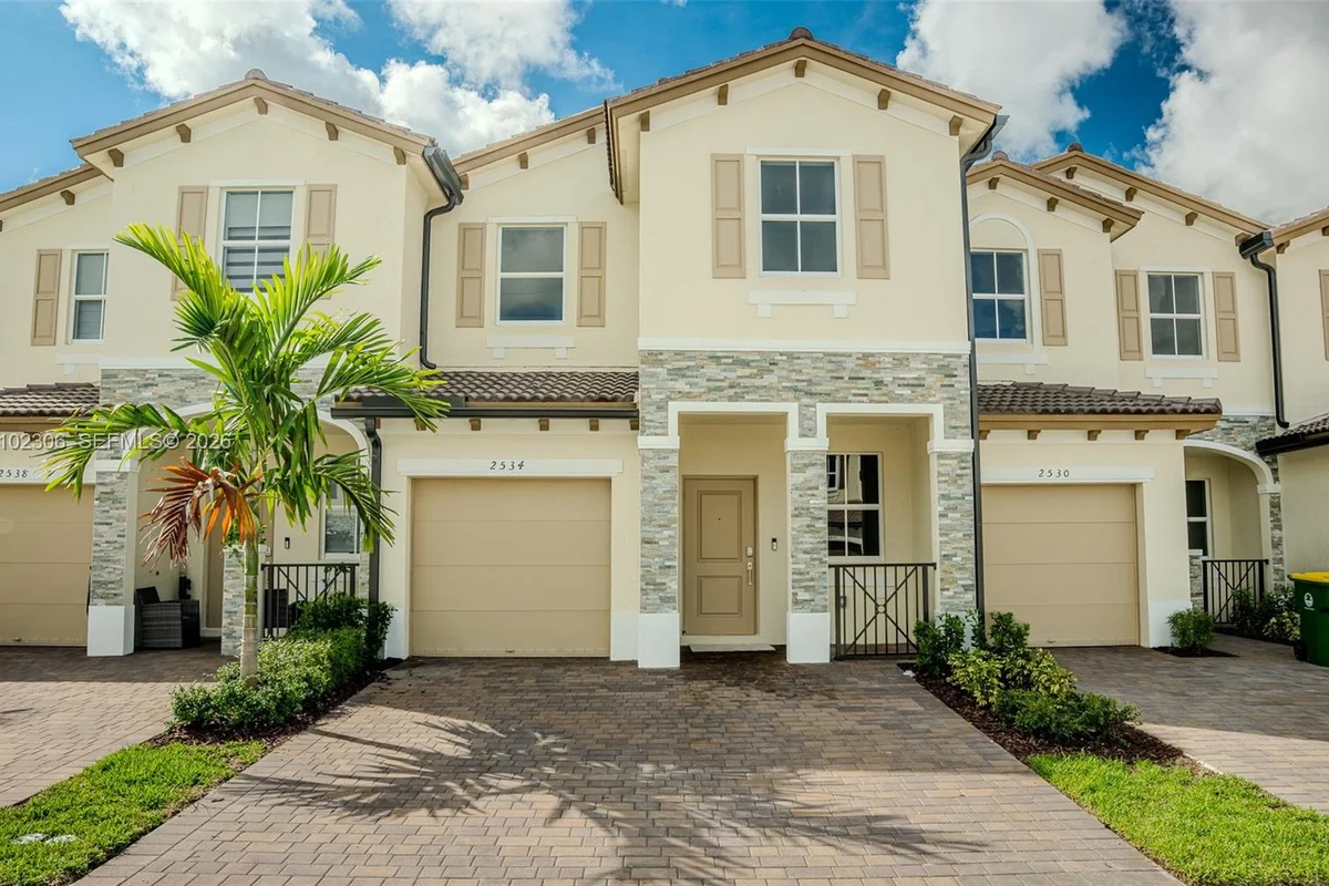 2534 SE 25th Dr, Homestead: photo 1 of 48