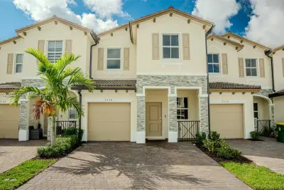 2534 SE 25th Dr, Homestead: photo 1 of 48