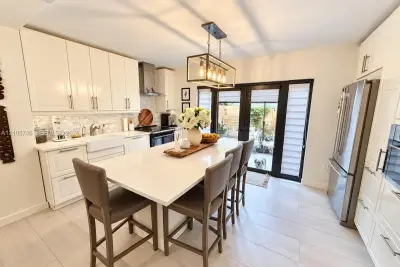 7818 SW 102nd Ln, Miami: photo 1 of 30