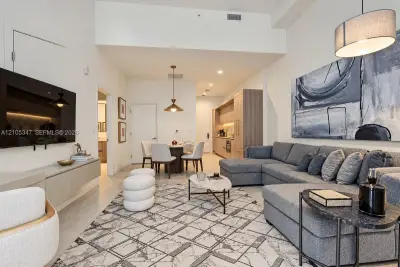 77 SE 5th St #1207, Miami: photo 1 of 29