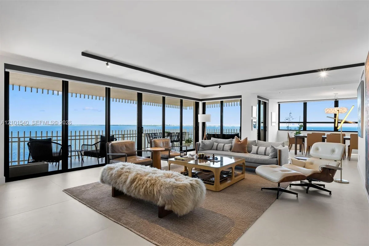 3 Grove Isle Dr #C1701, Miami: photo 1 of 21