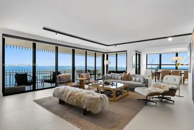 3 Grove Isle Dr #C1701, Miami: photo 1 of 21
