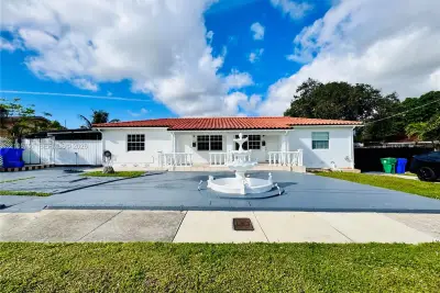234-236 NW 32nd Ave, Miami: photo 1 of 12