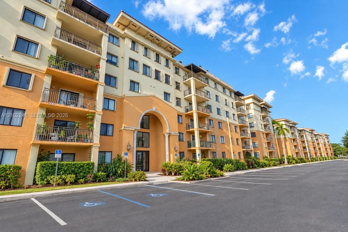 9300 Fontainebleau Blvd #E101, Miami: photo 1 of 33