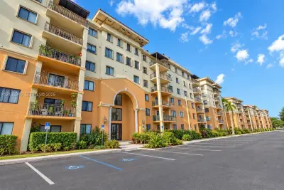 9300 Fontainebleau Blvd #E101, Miami: photo 1 of 33