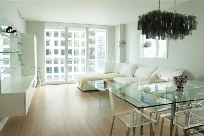 500 Brickell Ave #1910, Miami: photo 1 of 38
