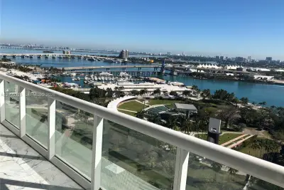 50 Biscayne Blvd #2102, Miami: photo 1 of 28