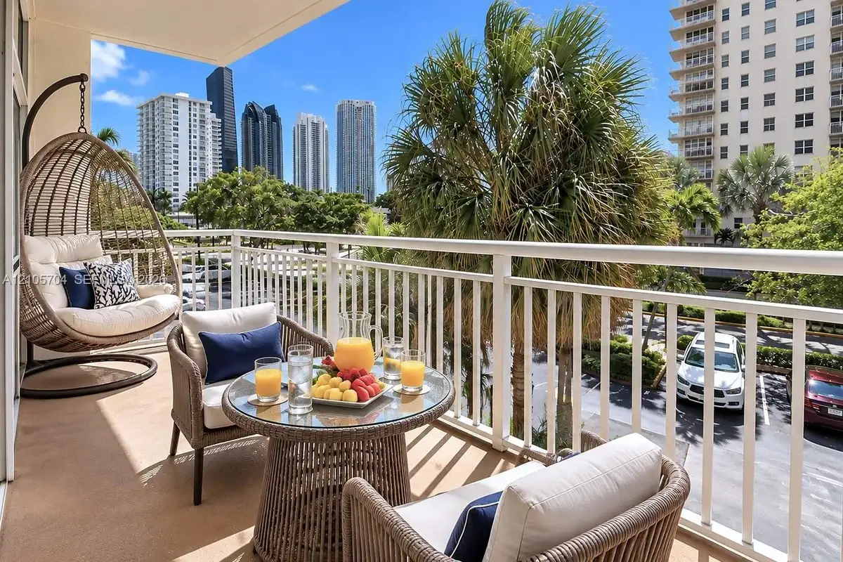 251 174th St #212, Sunny Isles Beach: photo 1 of 5