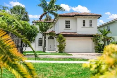 3040 SW 44th Ct, Dania Beach: photo 1 of 33