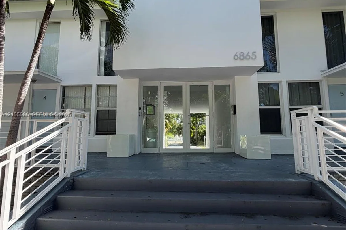 6865 E Bay Dr #3, Miami Beach: photo 1 of 15