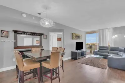 5077 NW 7th St #503, Miami: photo 1 of 39