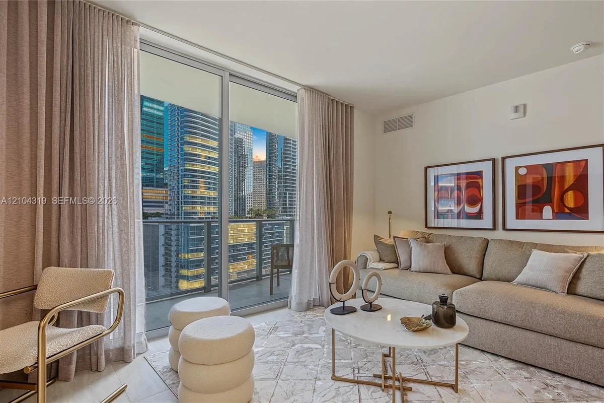 77 SE 5th St #1801, Miami: photo 1 of 39