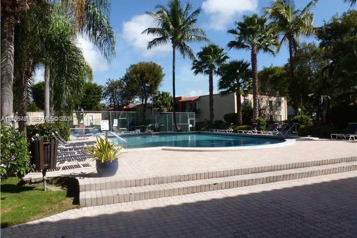 10794 N Kendall Dr #B17, Miami: photo 1 of 3