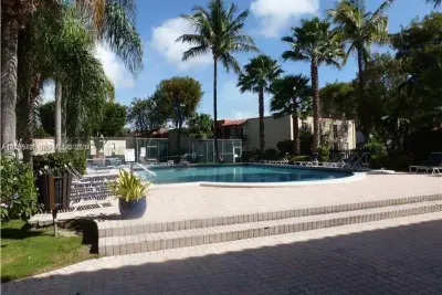 10794 N Kendall Dr #B17, Miami: photo 1 of 3