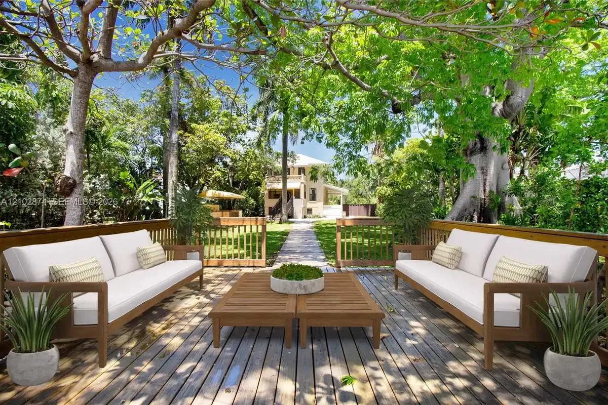 668 N River Dr, Miami: photo 1 of 27