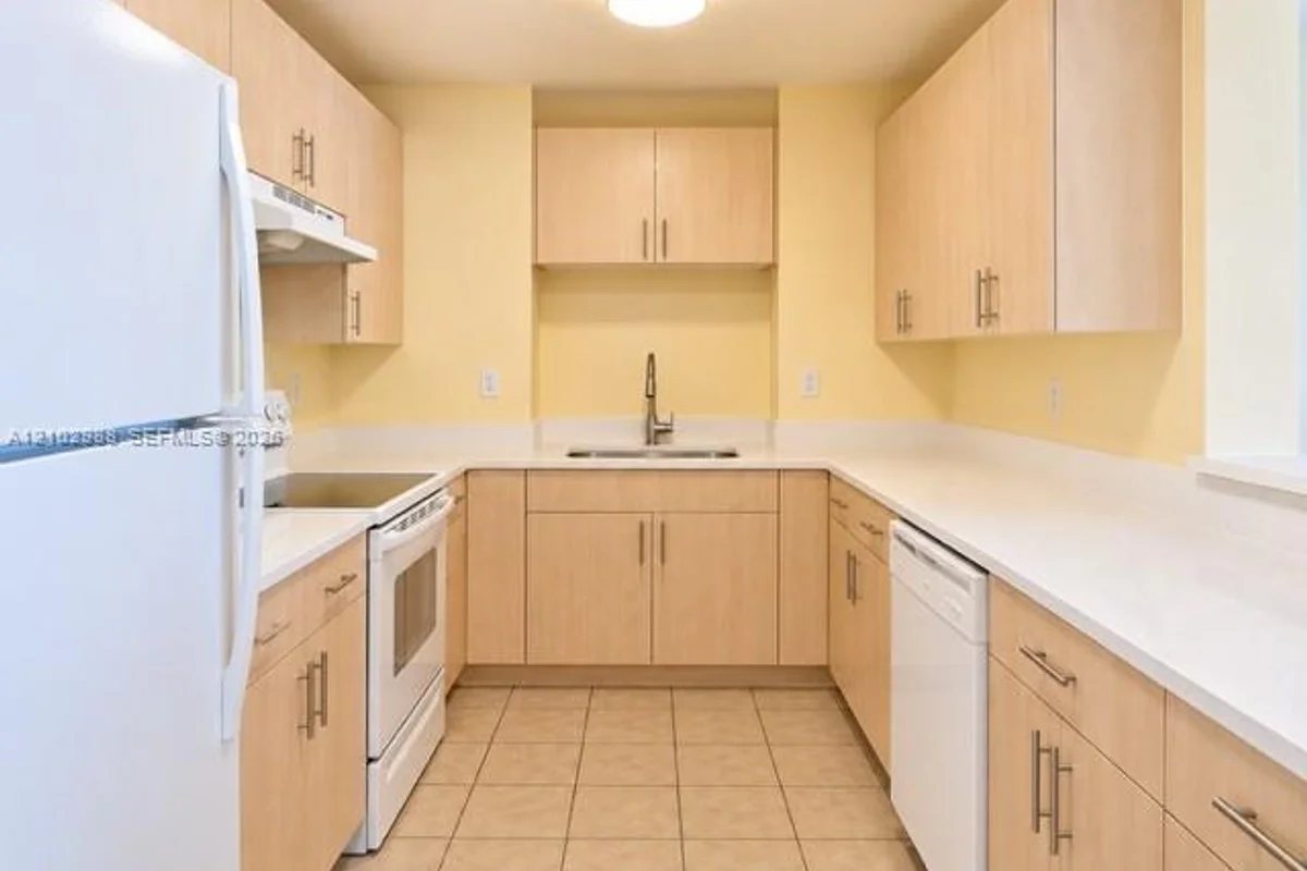 50 Menores Ave #601, Coral Gables: photo 1 of 8