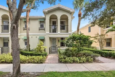141 Rivinia Dr, Jupiter: photo 1 of 42