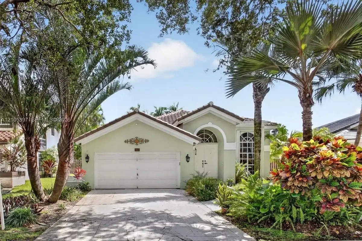 2633 Rio De Janeiro Ave, Cooper City: photo 1 of 66