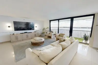 105 Lake Emerald Dr #816, Oakland Park: photo 1 of 19