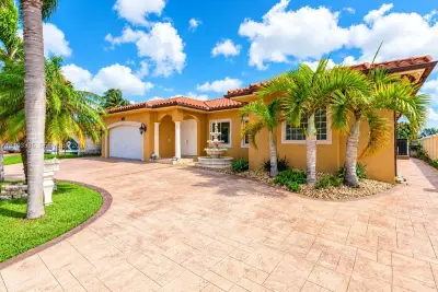 17851 NW 84th Pl, Hialeah: photo 1 of 1