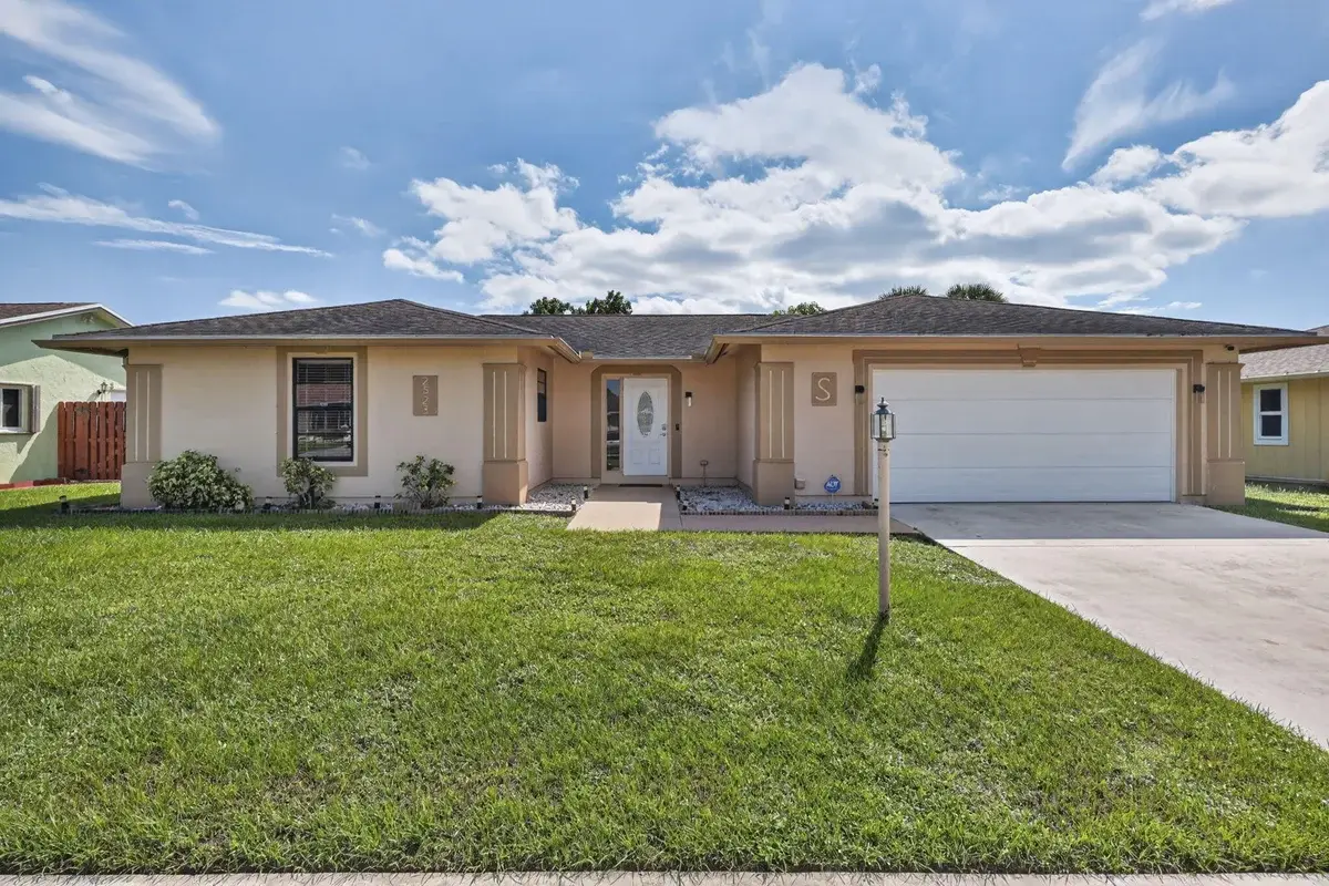 2523 Doral Way, Riviera Beach: photo 1 of 42