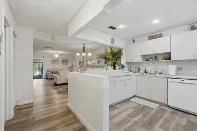 9240 NW 14th St #270, Pembroke Pines: photo 1 of 27