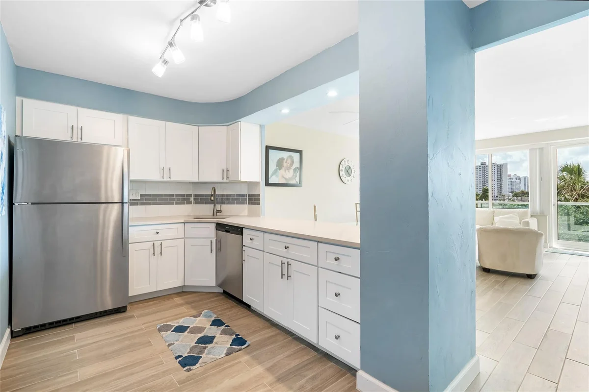 3233 NE 34th St #410, Fort Lauderdale: photo 1 of 35