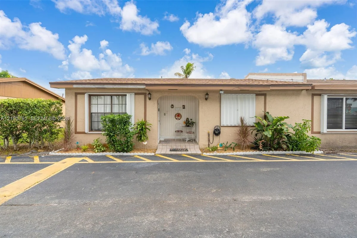 7810 Pembroke Rd, Miramar: photo 1 of 22