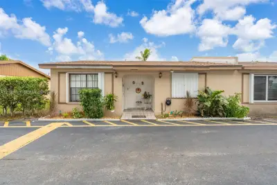 7810 Pembroke Rd, Miramar: photo 1 of 22