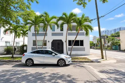 103 NW 6th Ave #3, Miami: photo 1 of 19