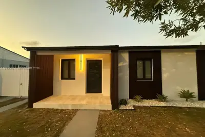 775 E 6th Pl, Hialeah: photo 1 of 45